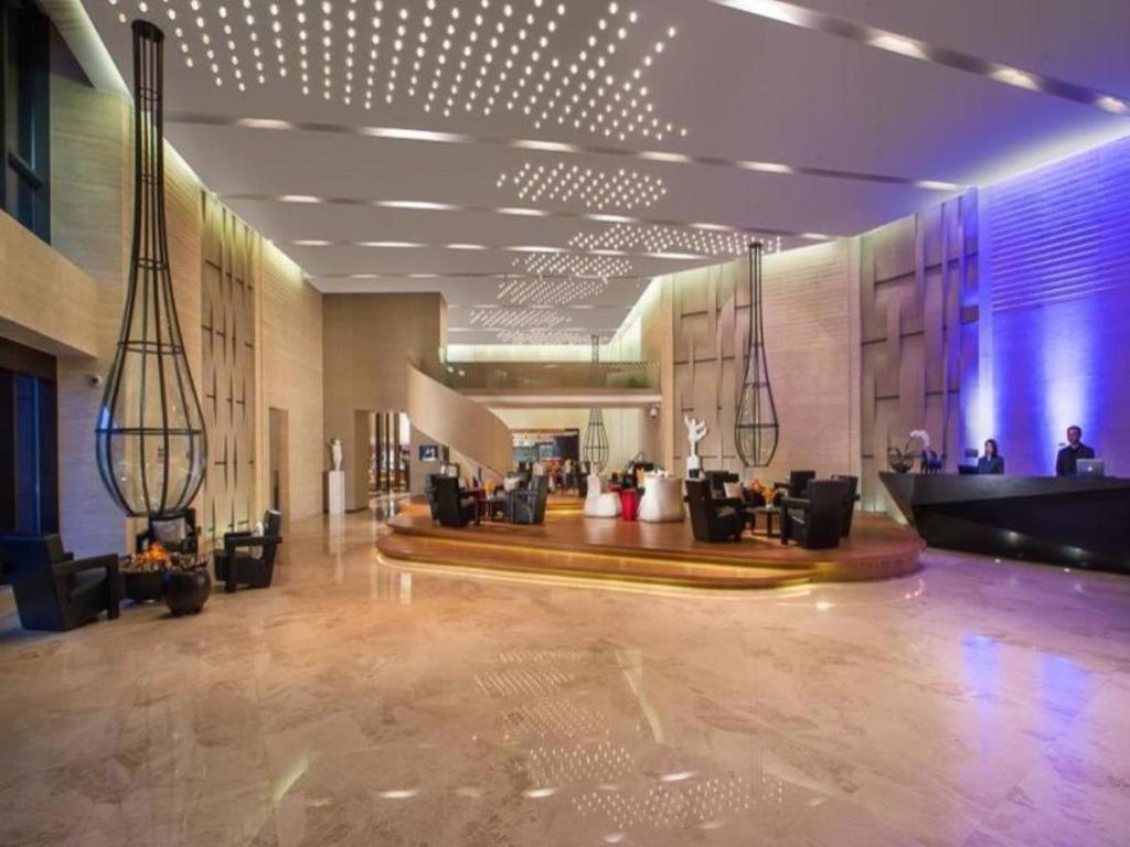 หิมาลายาส ชิงเต่า โฮเต็ล Hotel ภายนอก รูปภาพ